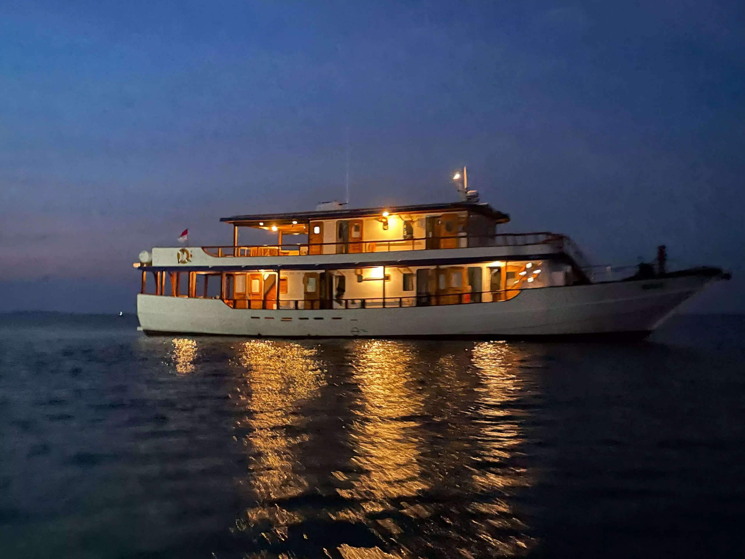 Nomad Archipelago liveaboards are silent at anchor